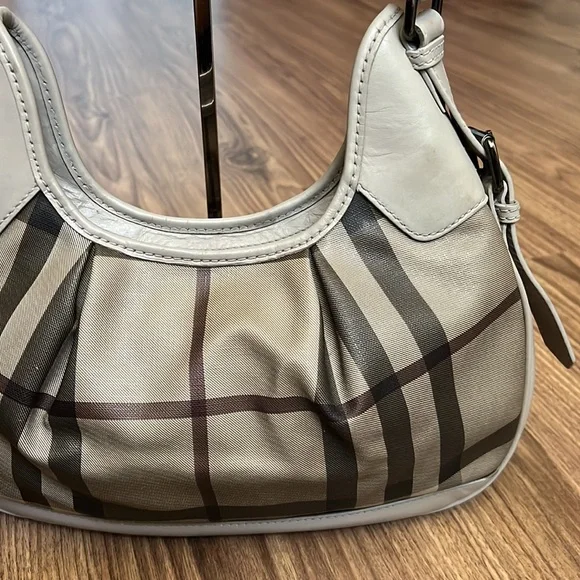 A40- 💯 % authentic Burberry shoulder bag - Picture 6 of 16